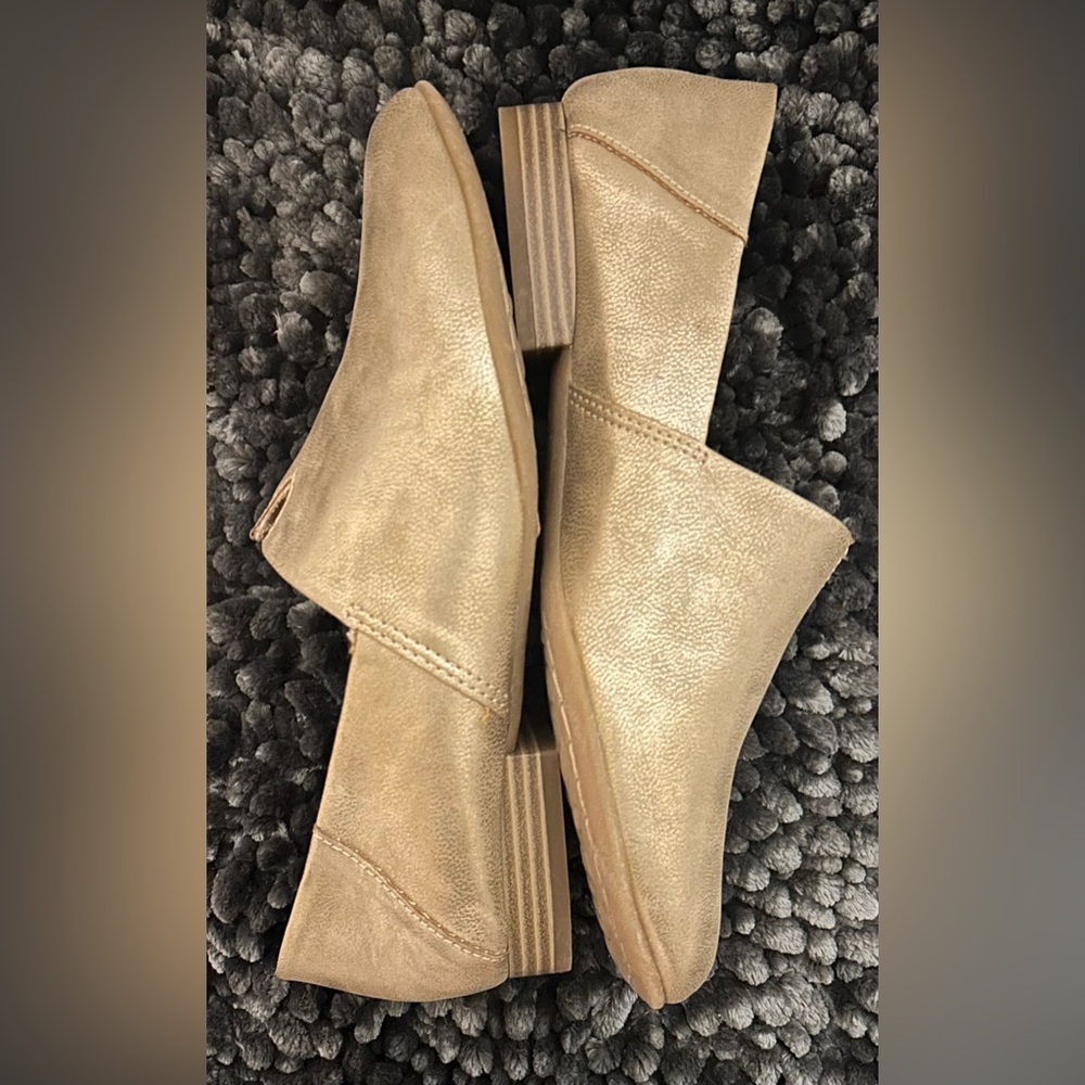 New B.O.C Gold Metallic Loafers/Shoes Size 8.5/10
